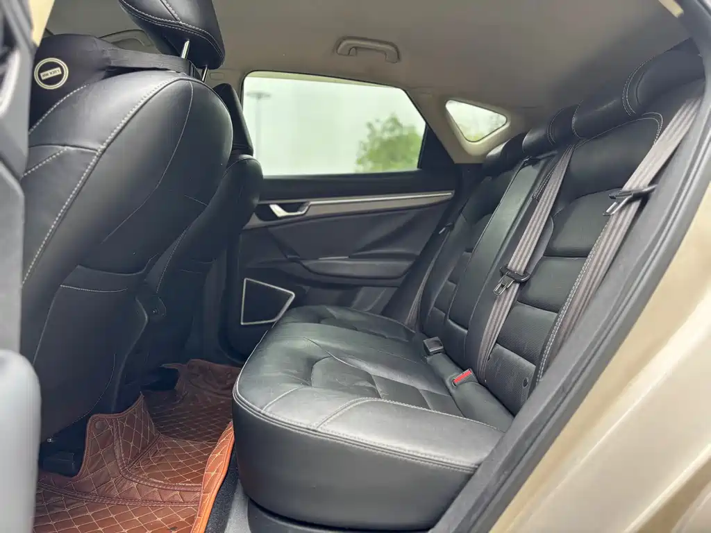 Geely Emgrand GS 2018 — фото 11