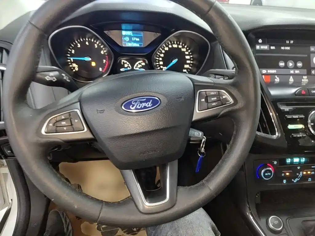 Ford Focus 2016 — фото 11