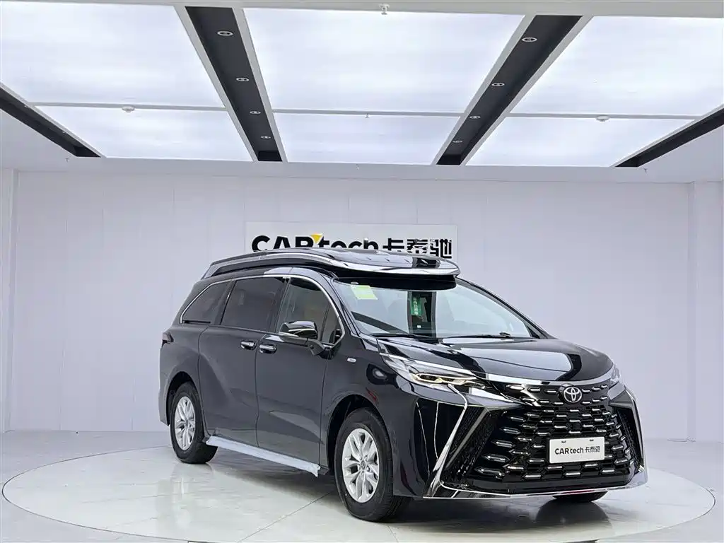 Toyota Granvia — фото 2