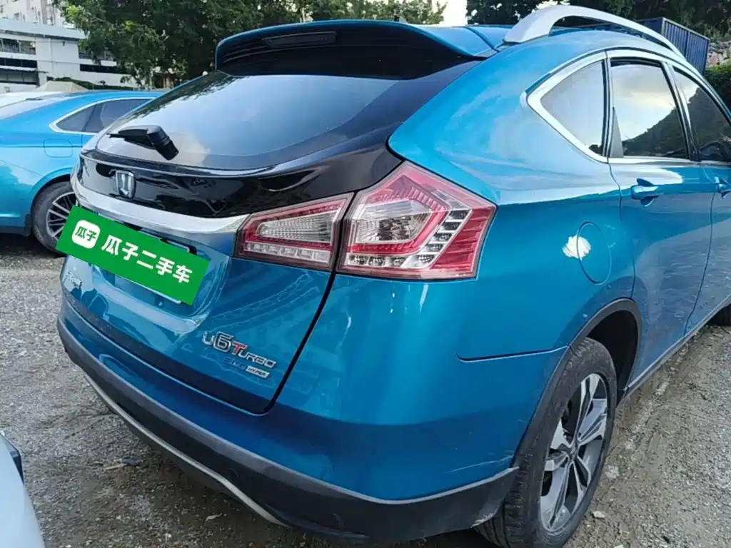Luxgen U6 2015