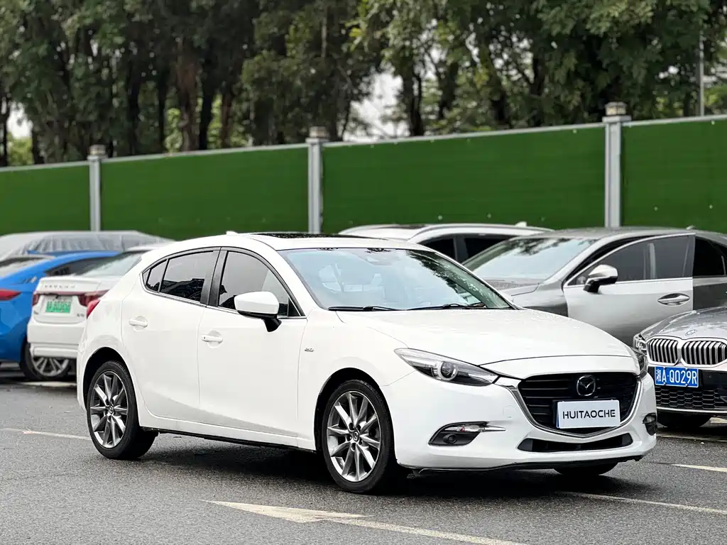 Mazda 3 Axela 2017 — фото 3