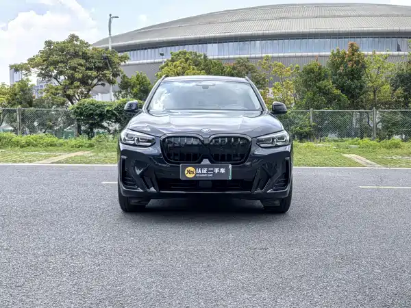BMW iX3 2024
