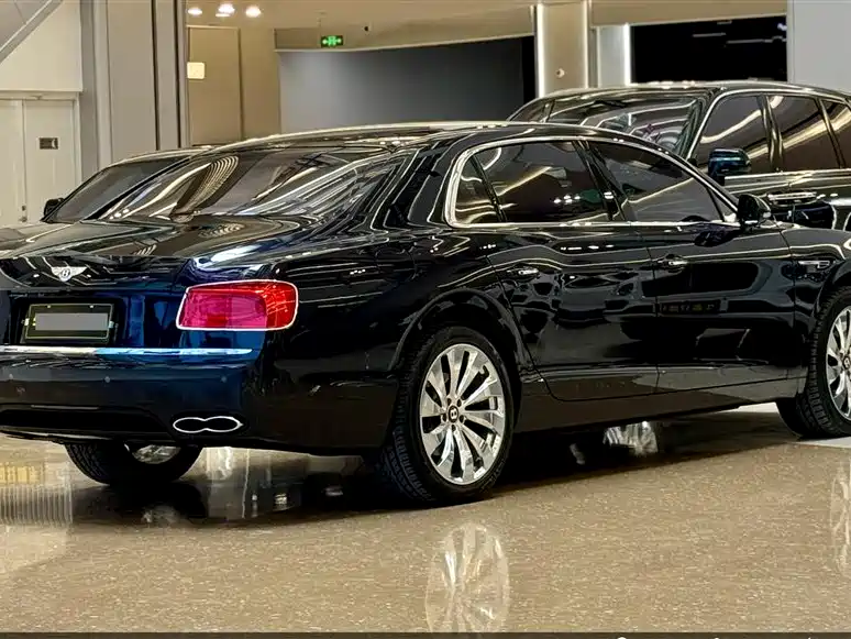 Bentley Flying Spur 2019 — фото 24