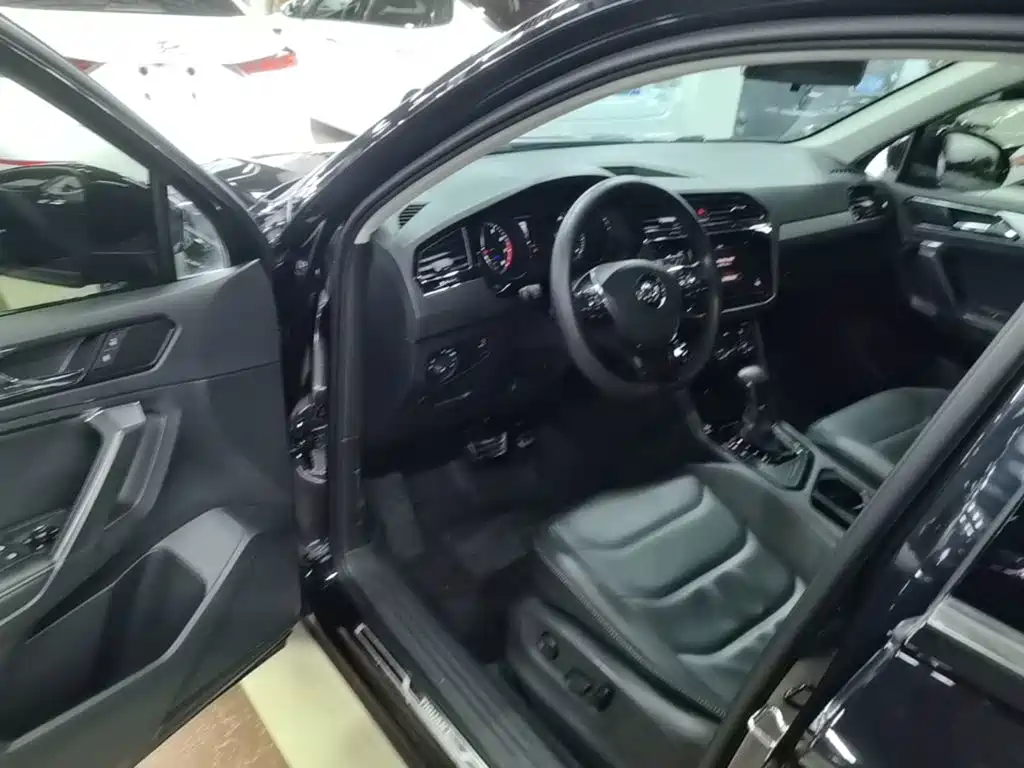 Volkswagen Tiguan L 2019 — фото 16