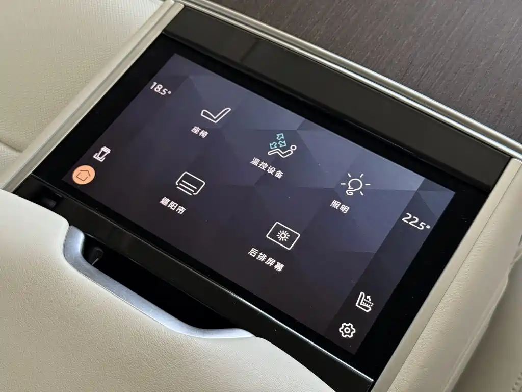 Land Rover Range Rover 2025 — фото 28