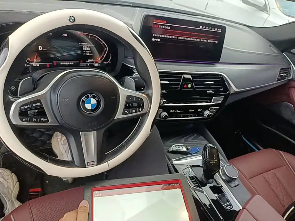 BMW 5 Series 2022 — фото 10