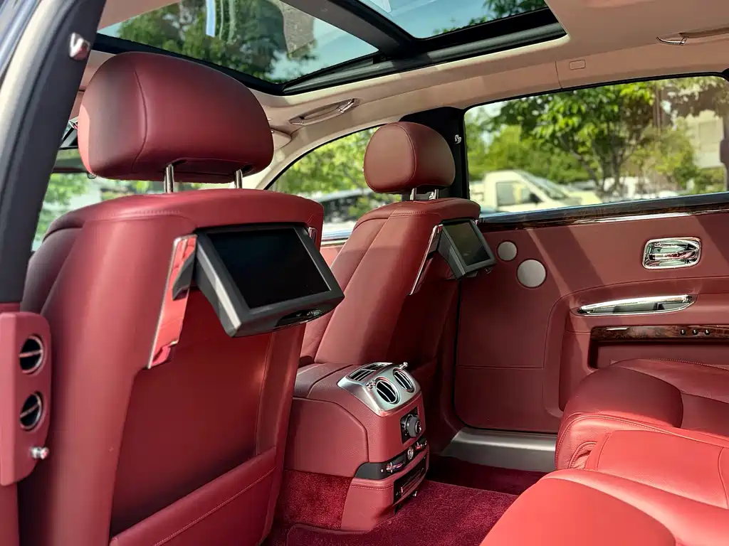 Rolls-Royce Ghost 2016 — фото 13