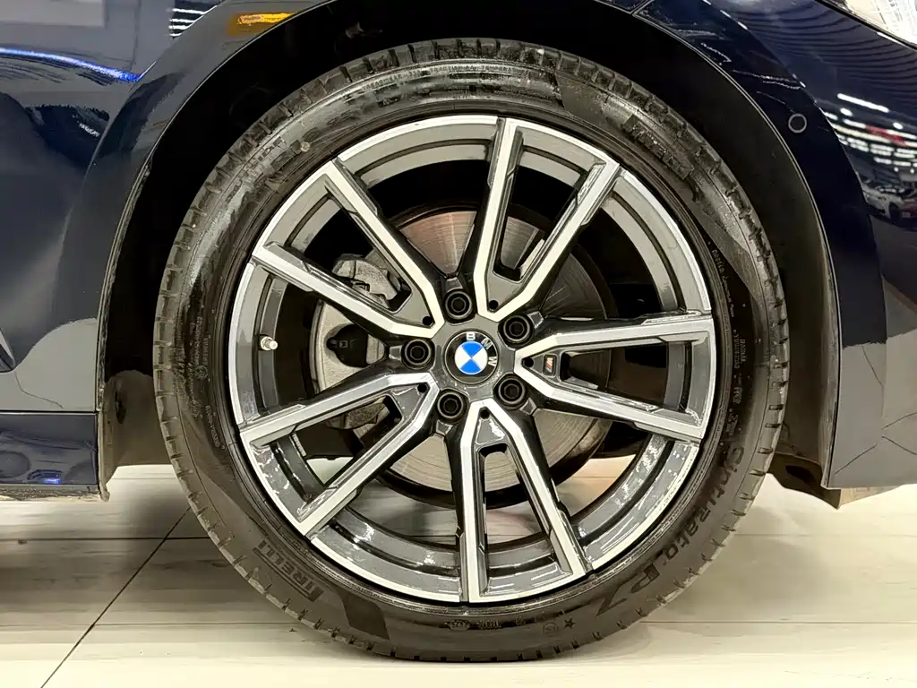 BMW 3 Series 2025 — фото 17