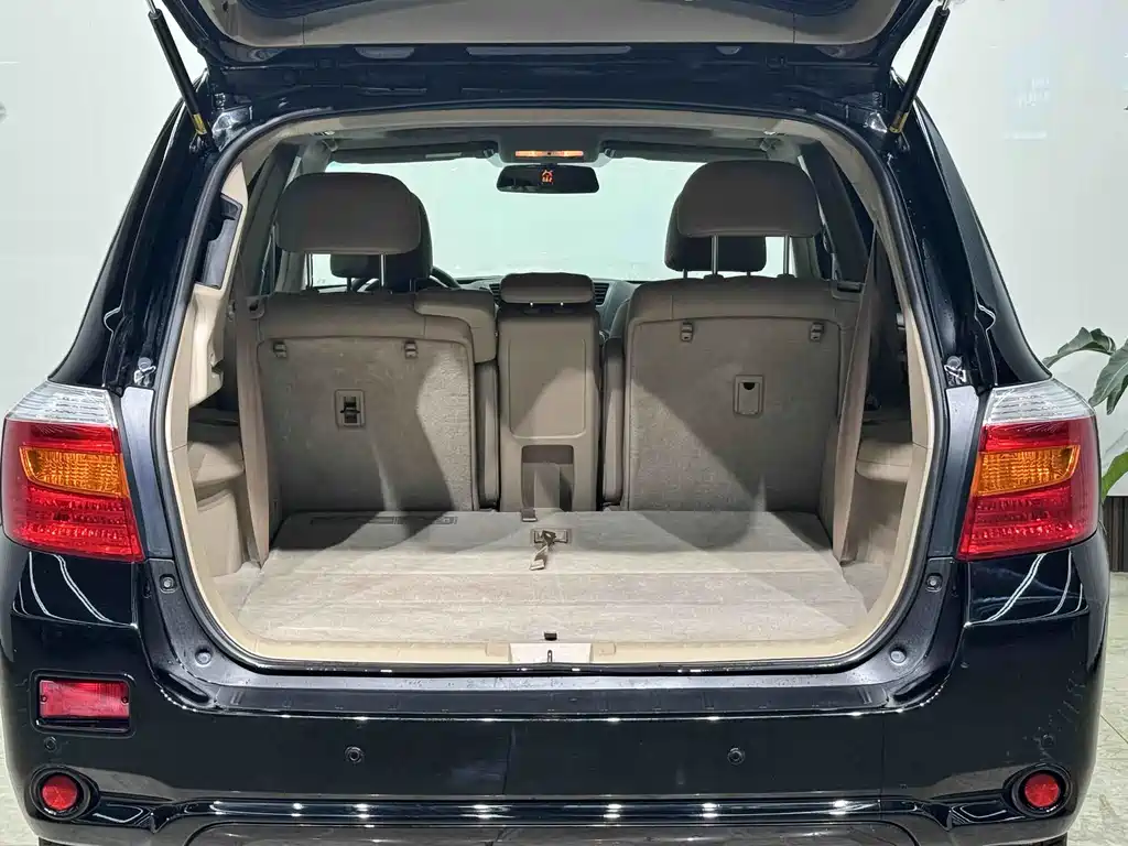 Toyota Highlander 2010 — фото 18