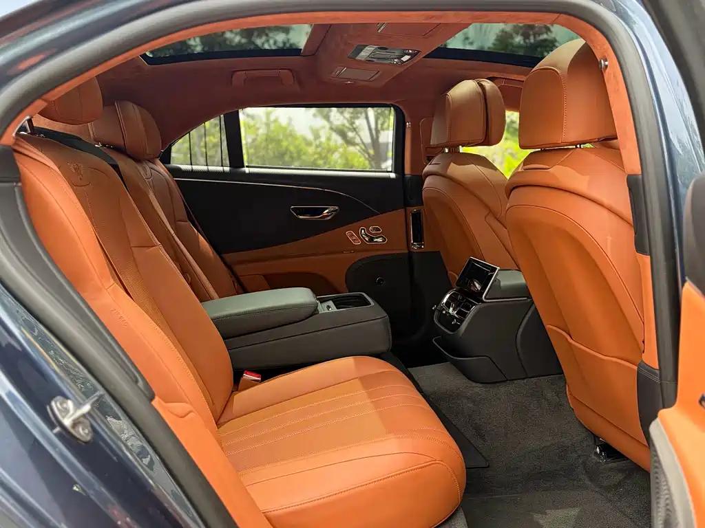 Bentley Flying Spur 2021 — фото 19