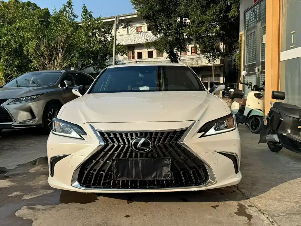 Lexus ES 2024 — фото 1