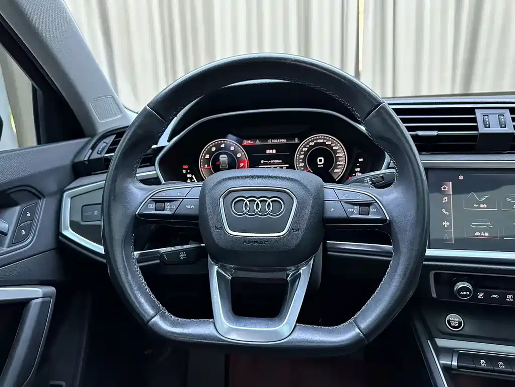 Audi Q3 2023 — фото 11