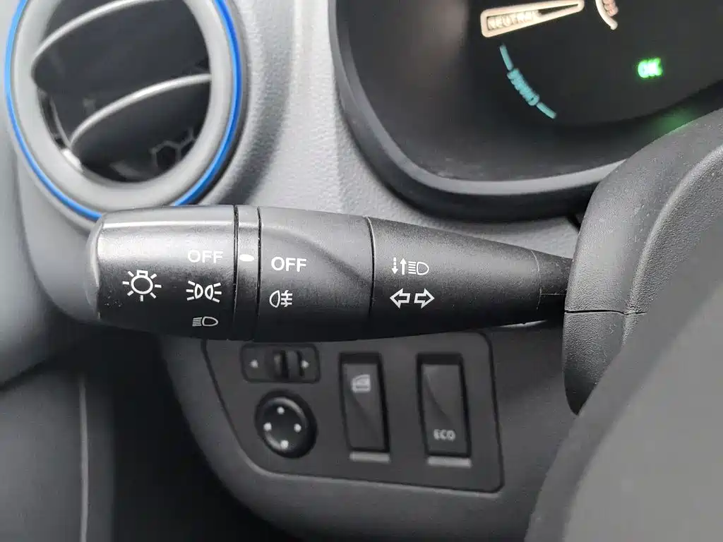 Renault Eno 2019 — фото 21