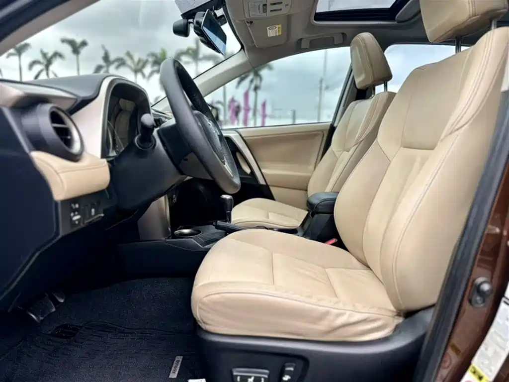 Toyota RAV4 2014 — фото 10