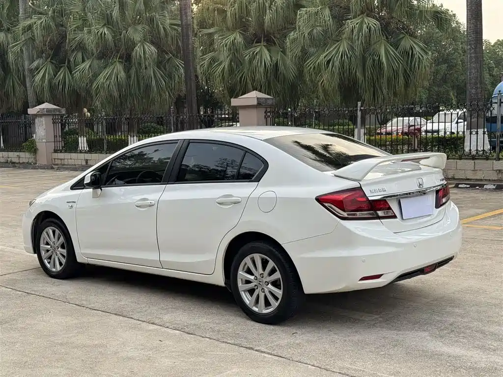 Honda Civic 2014 — фото 9
