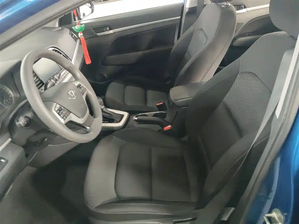 Hyundai Elantra 2016 — фото 15