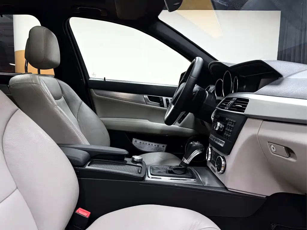 Mercedes-Benz C-Class 2012 — фото 24