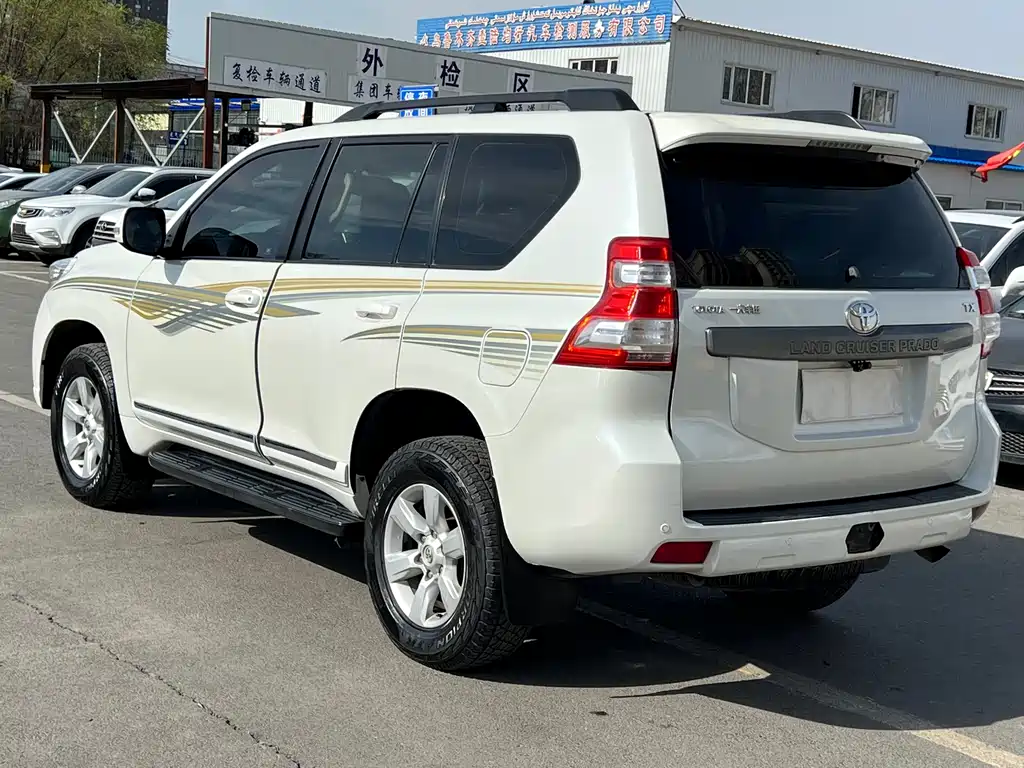 Toyota Prado 2015 — фото 8
