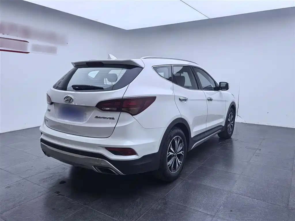 Hyundai Santa Fe 2018 — фото 14