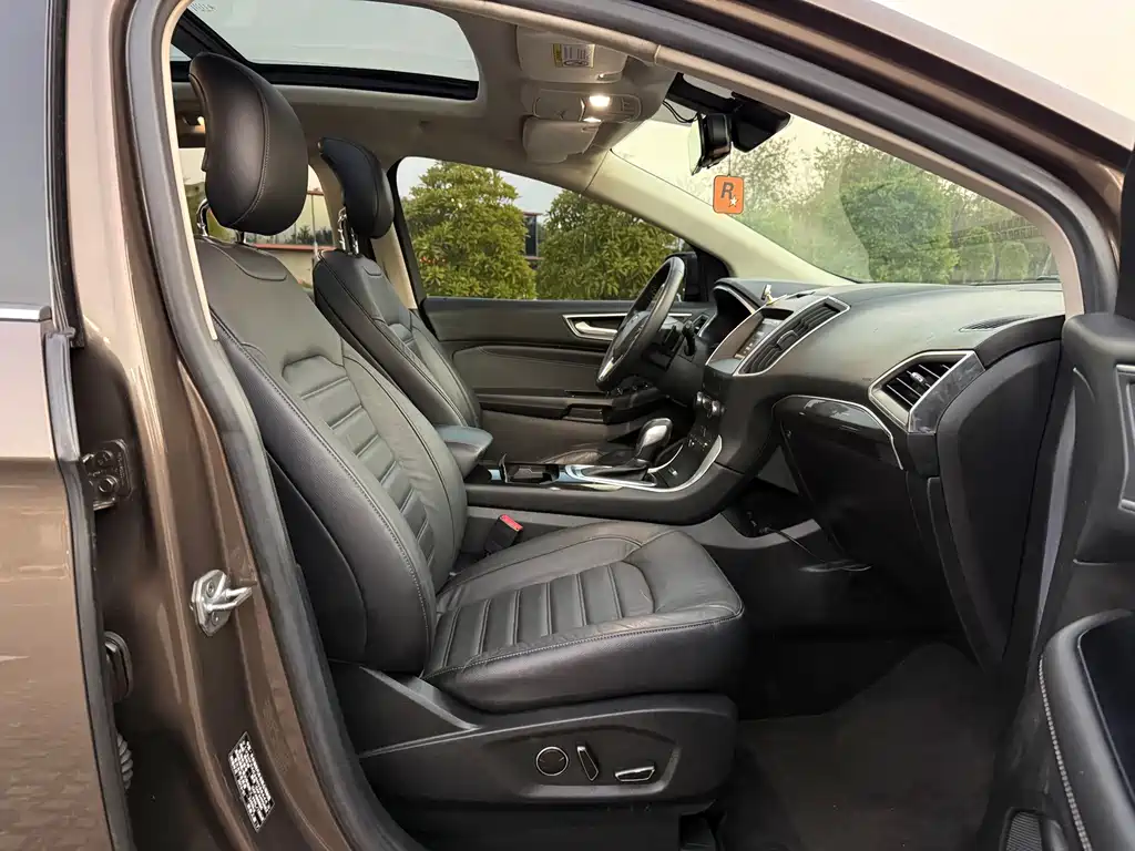 Ford Edge 2016 — фото 15