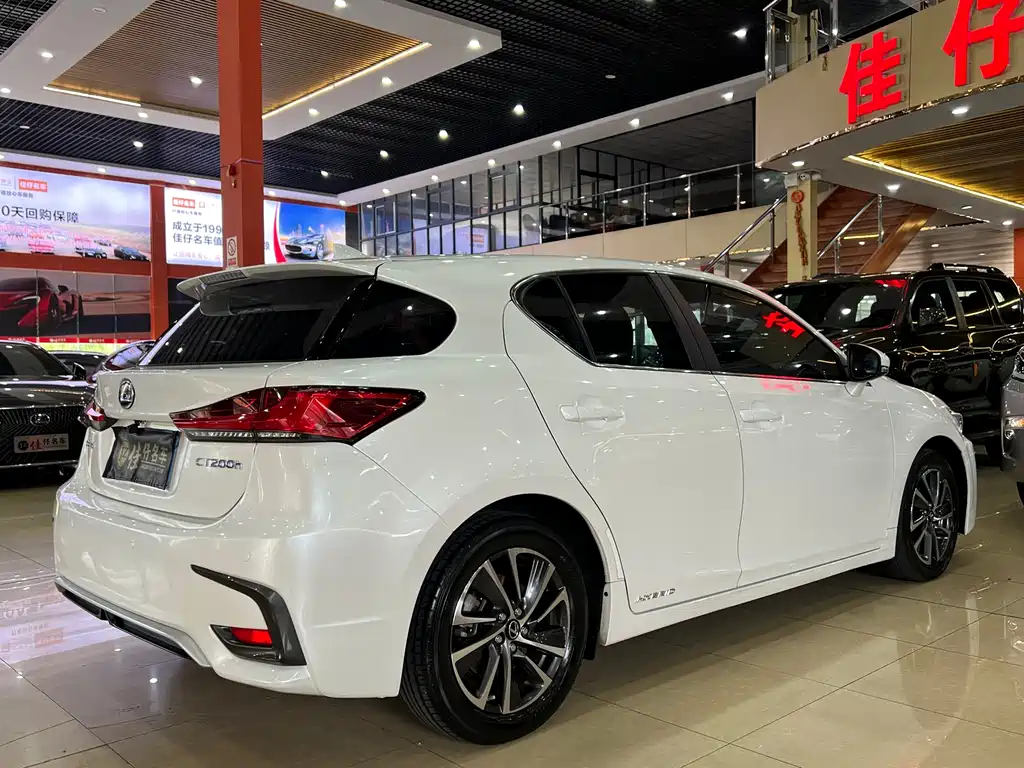 Lexus CT 2017 — фото 5