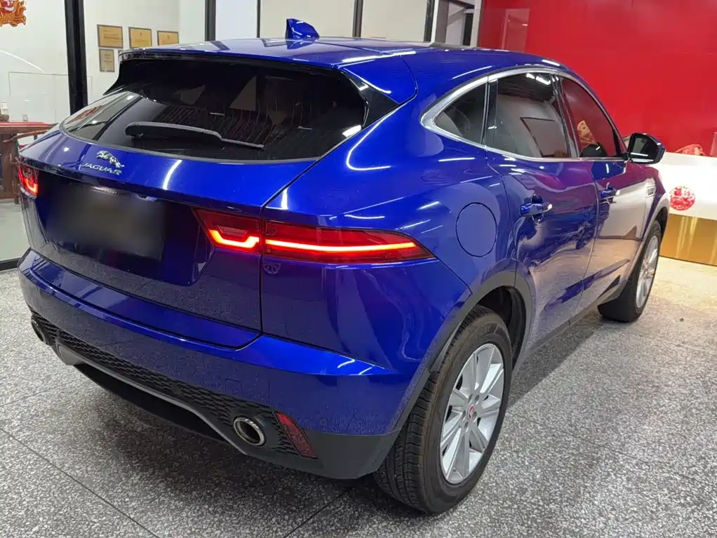 Jaguar E-PACE 2021 — фото 10
