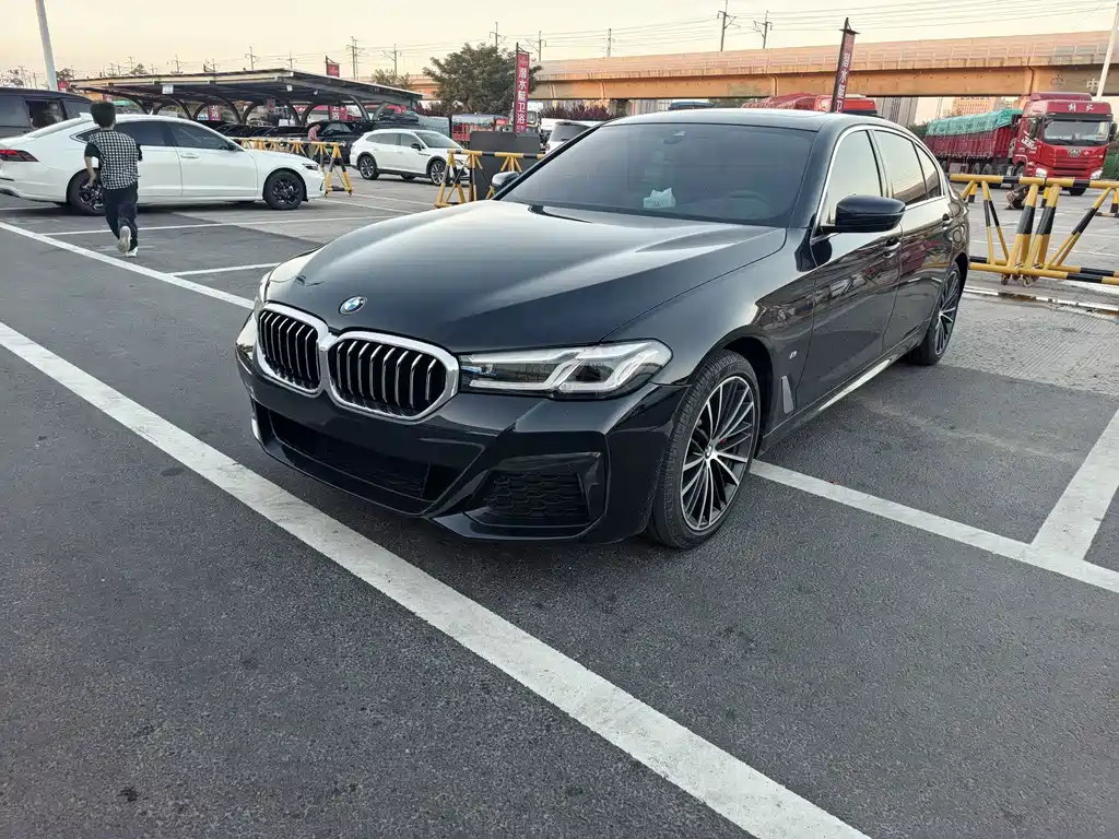BMW 5 Series 2023 — фото 1