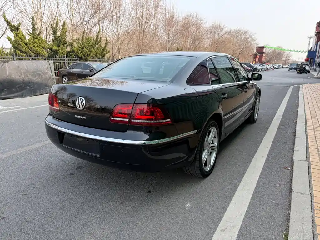 Volkswagen Phaeton 2015 — фото 11