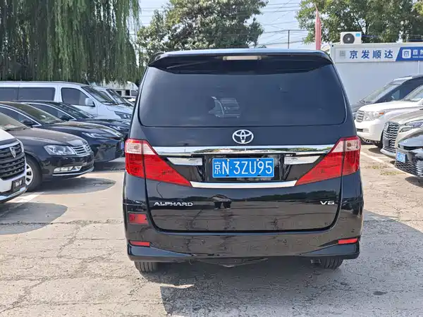 Toyota Alphard 2013