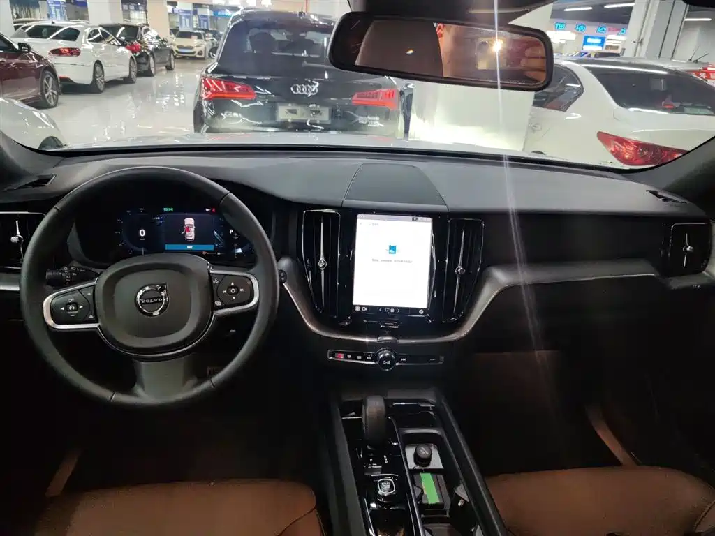 Volvo XC60 2025 — фото 10