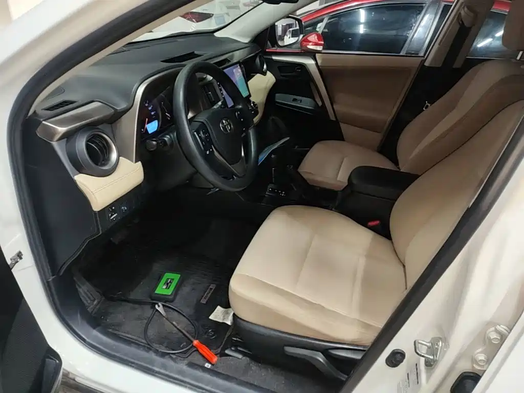Toyota RAV4 2015 — фото 16