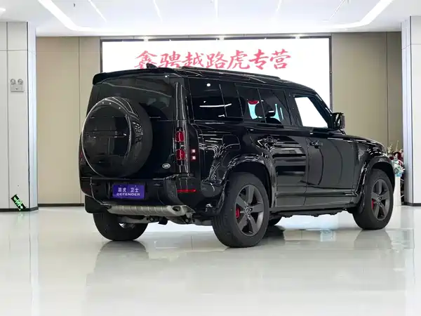 Land Rover Defender 2025