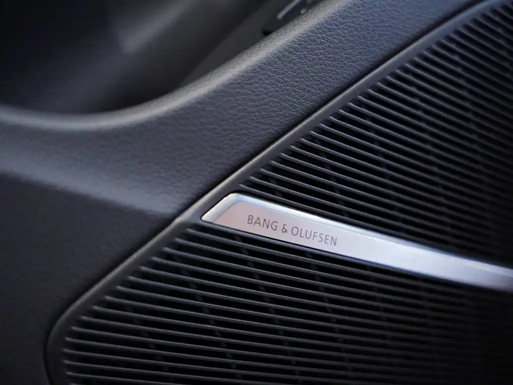 Audi RS Q8 2023 — фото 20
