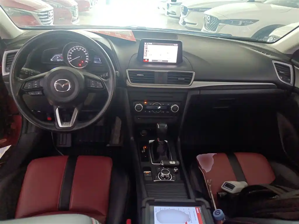 Mazda 3 Axela 2018 — фото 10