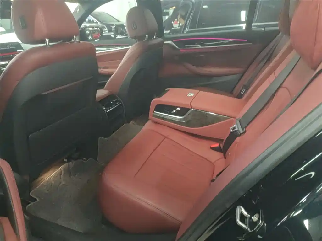 BMW 5 Series 2019 — фото 17