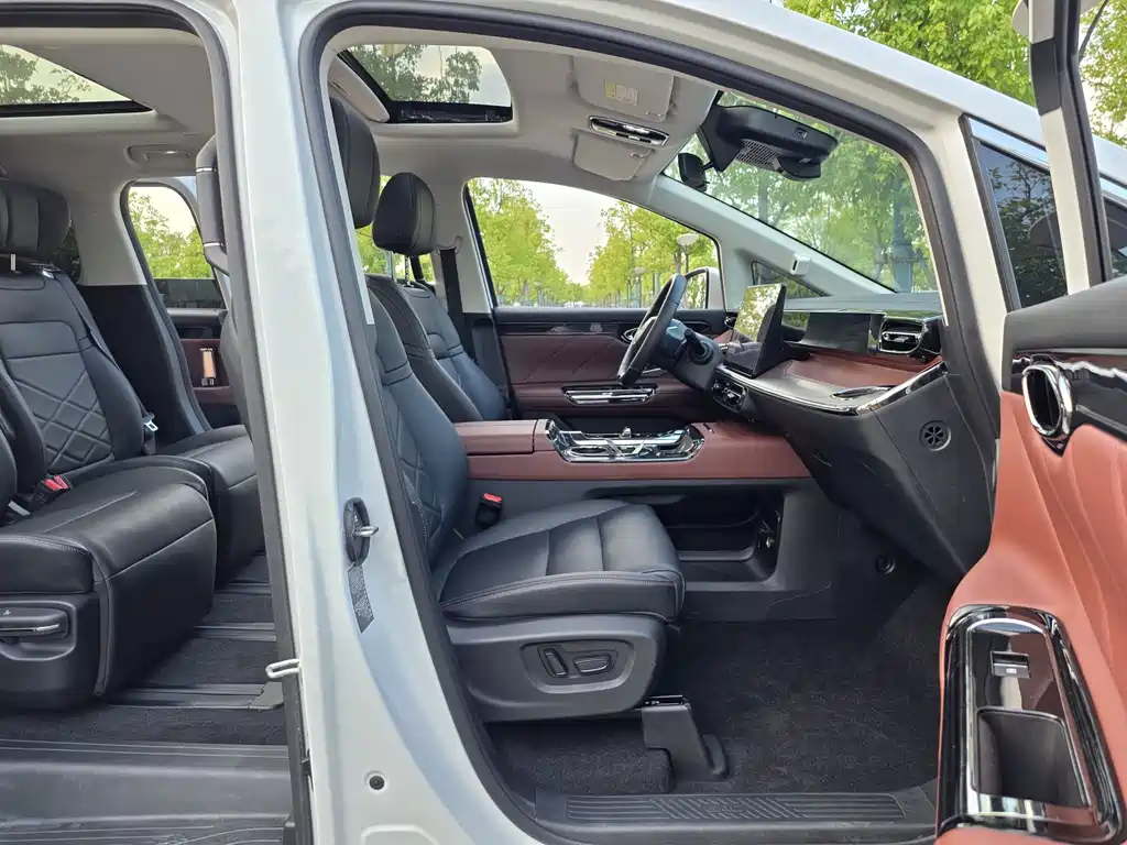 GAC Trumpchi E8 PHEV 2024 — фото 12