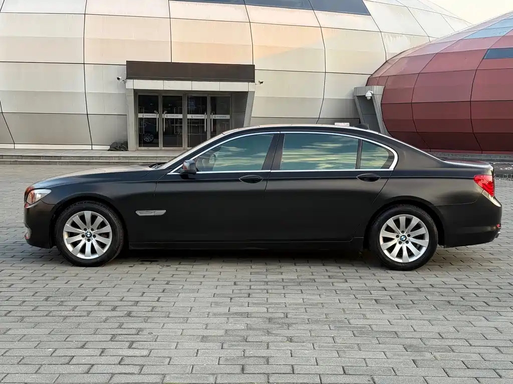 BMW 7 Series 2011 — фото 7