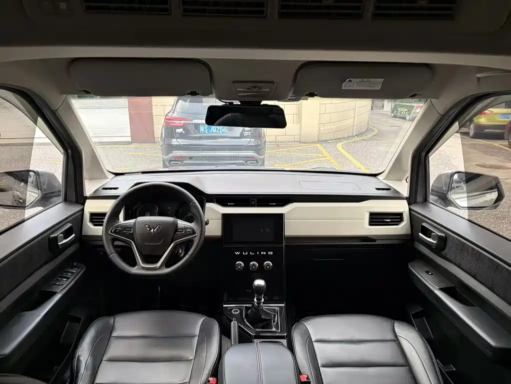 Wuling Hongguang PLUS 2019 — фото 10