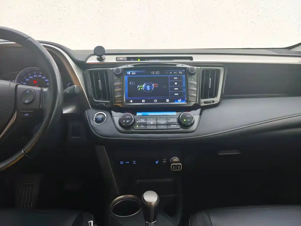 Toyota RAV4 2013 — фото 16