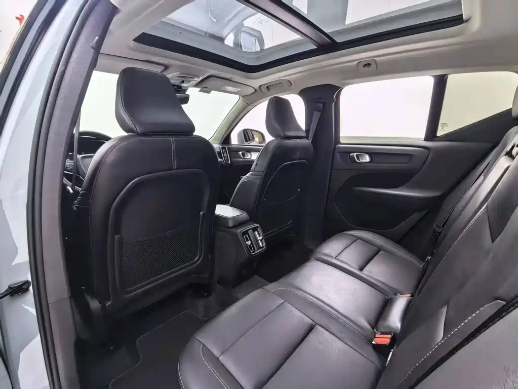 Volvo XC40 2018 — фото 13