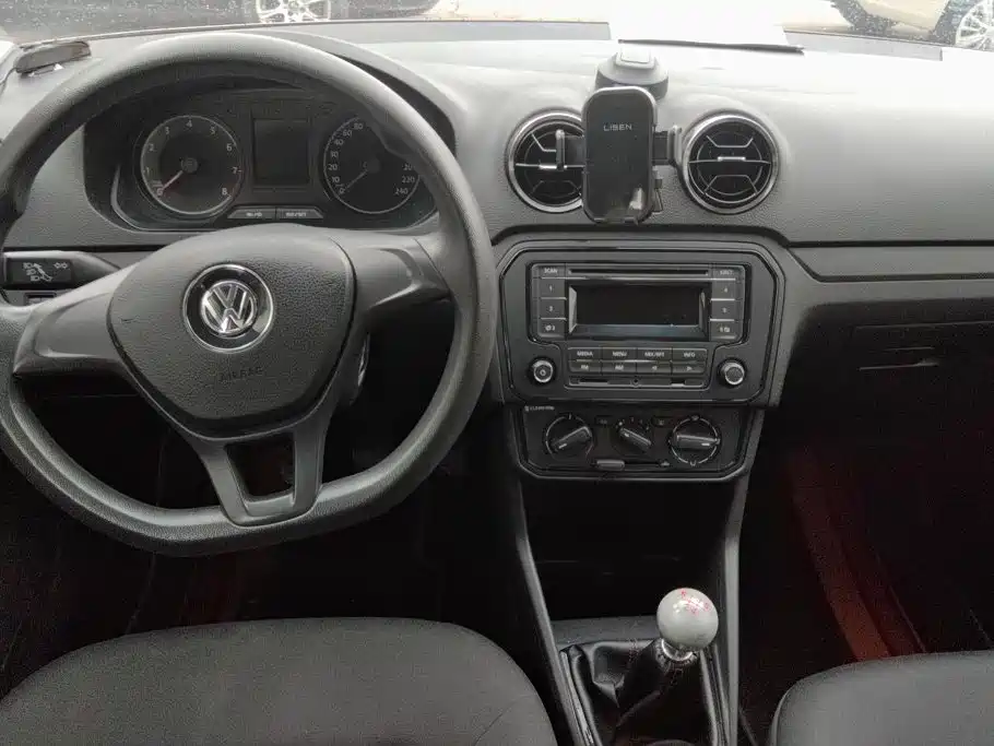 Volkswagen Jetta 2017 — фото 12
