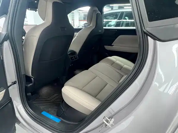 Volvo XC70 Plug-In Hybrid 2025