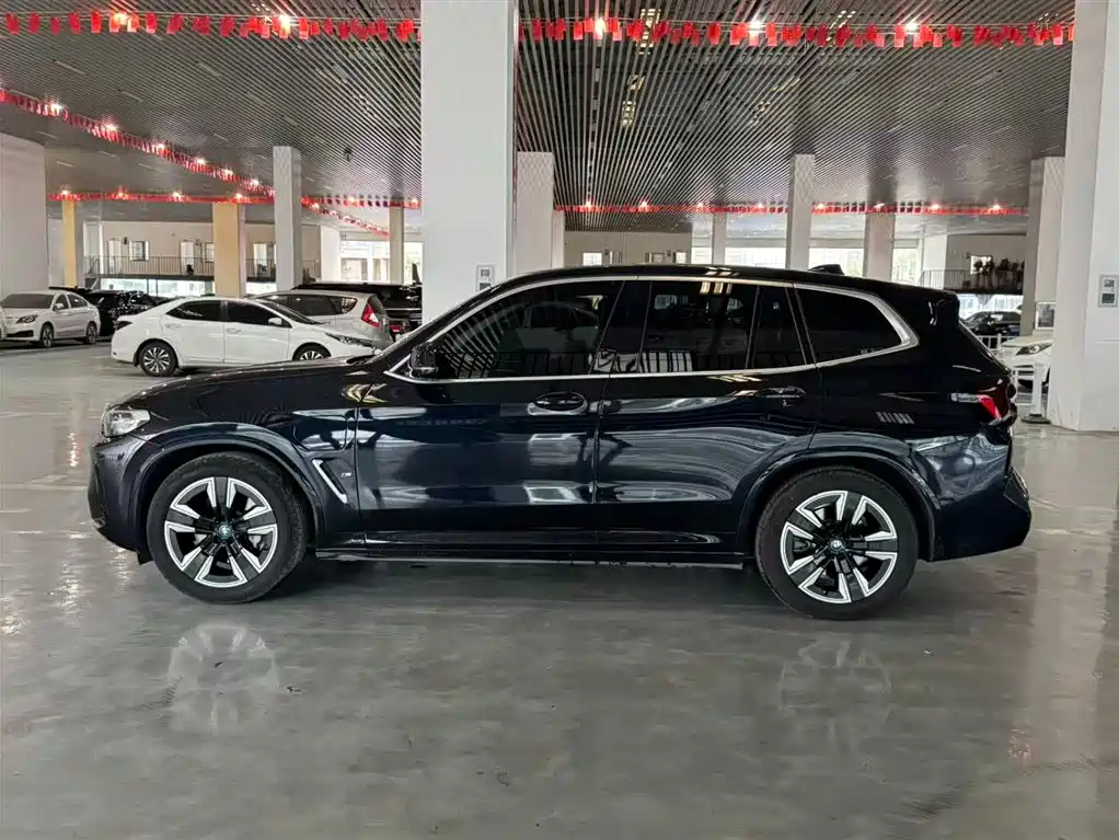 BMW iX3 2023 — фото 8