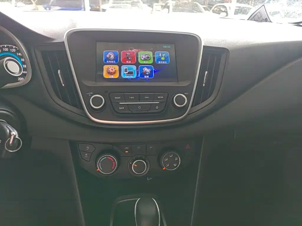 Chevrolet Cavalier 2018 — фото 13