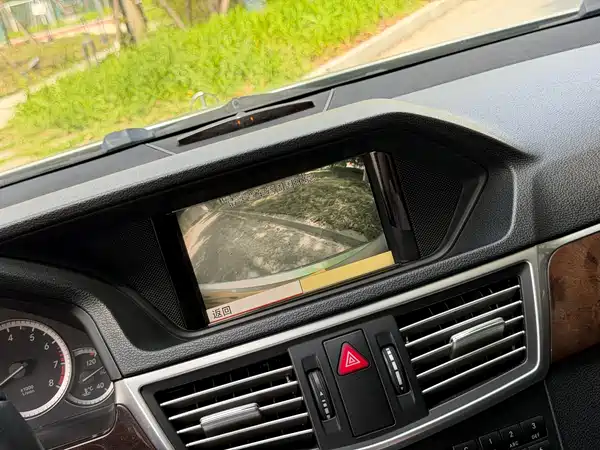 Mercedes-Benz E-Class 2011