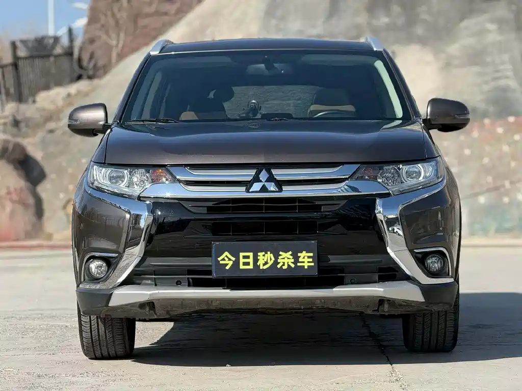 Mitsubishi Outlander 2018 — фото 2