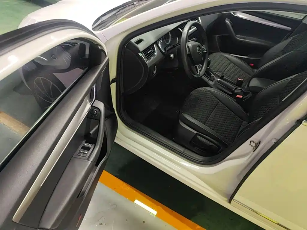 Skoda Octavia 2019 — фото 16