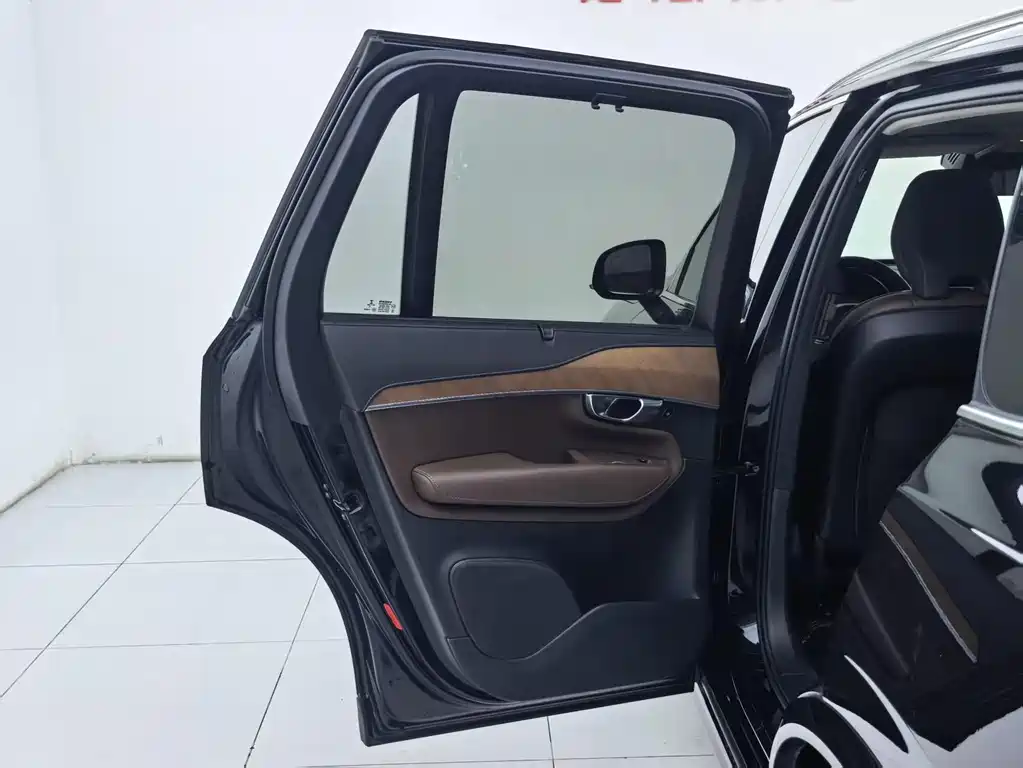 Volvo XC90 2019 — фото 25