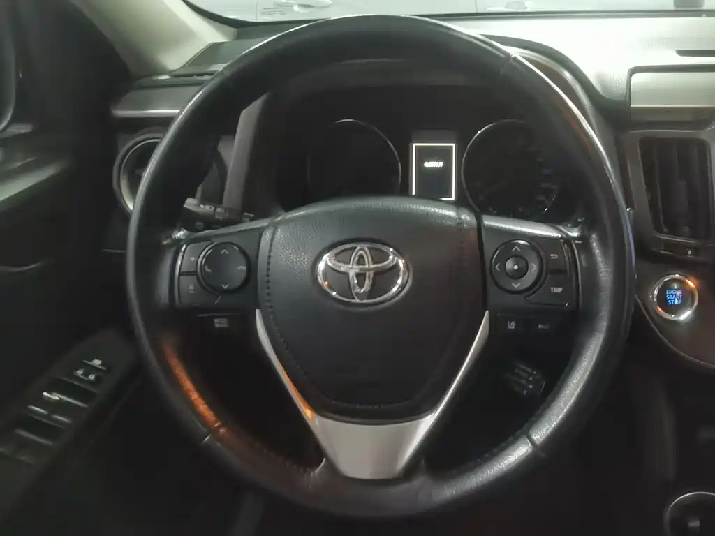 Toyota RAV4 2019 — фото 14