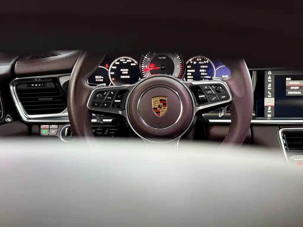 Porsche Panamera 2018 — фото 11